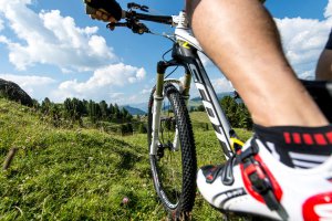 Mountain biking on the Alpe di Siusi 01